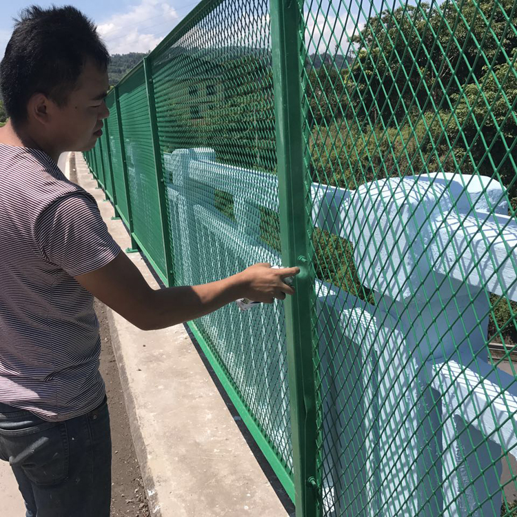 山東橋梁金屬防拋網(wǎng)護(hù)欄制造商圖片4 山東橋梁金屬防拋網(wǎng)護(hù)欄制造商圖片4