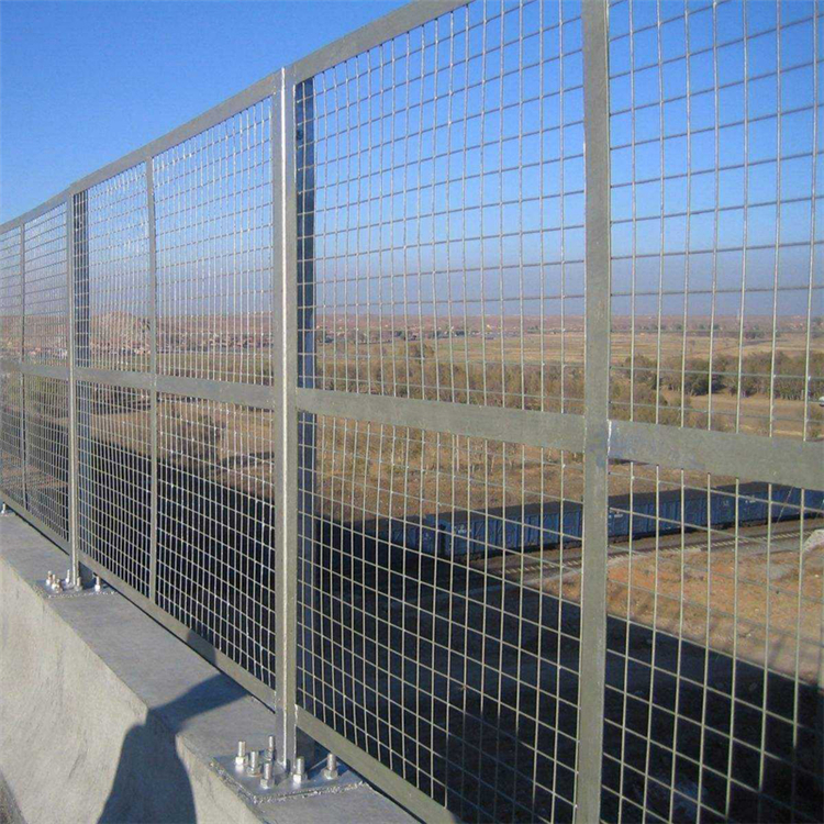 山東橋梁金屬防拋網(wǎng)護(hù)欄制造商圖片6 山東橋梁金屬防拋網(wǎng)護(hù)欄制造商圖片6