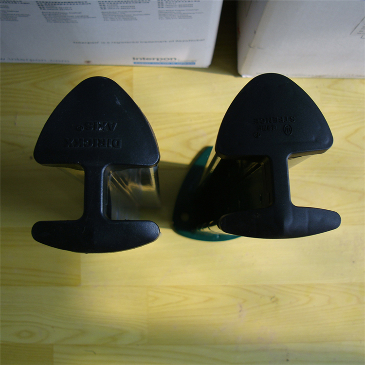 山東三折彎桃型柱隔離網現貨圖片4