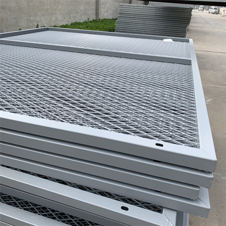 山東監獄鋼板網隔離柵護欄圖片5