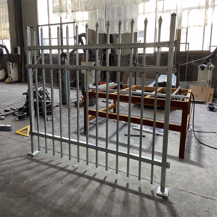 山東鐵藝鋅鋼圍墻柵欄圖片3 山東鐵藝鋅鋼圍墻柵欄圖片3