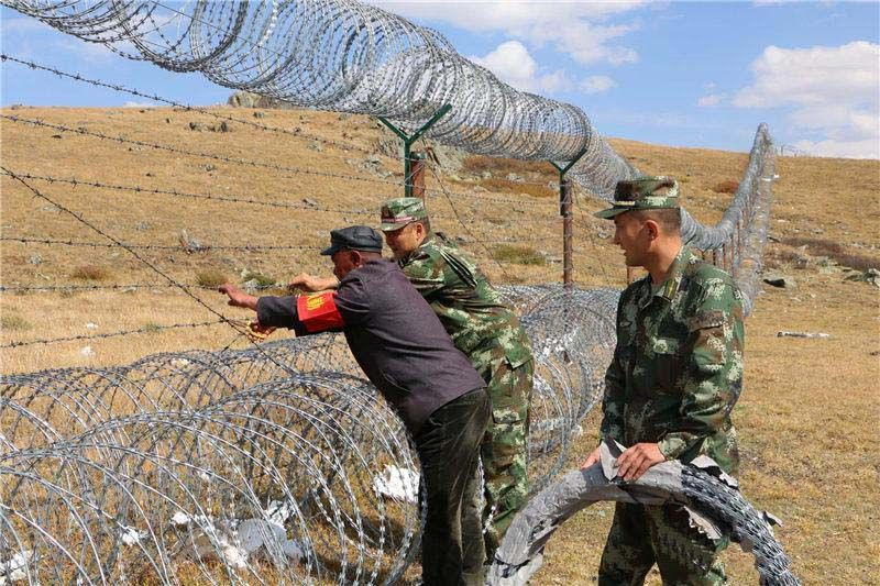 山東邊境刀片滾籠阻隔網