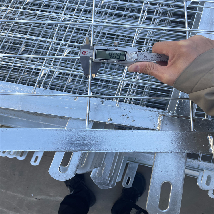 山東鐵路熱鍍鋅金屬防護柵欄圖片2