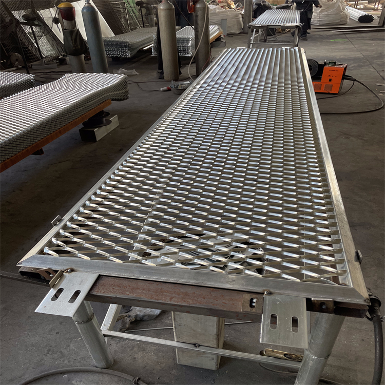 山東高速公路防眩網護欄圖片3