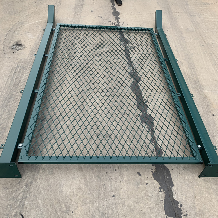 山東保稅區菱形護欄網圖片3